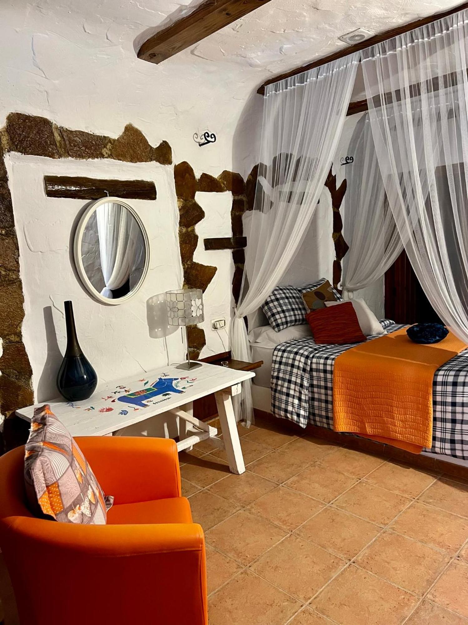 Cuevas De La Paz - Cave House Holidays Лос-Каррионес Номер фото
