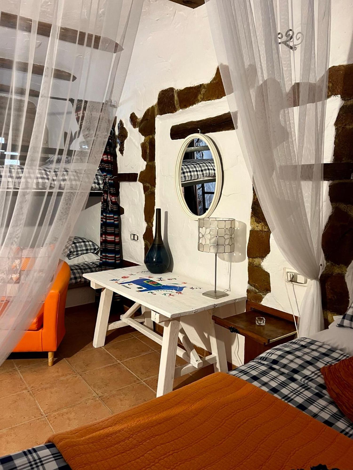 Cuevas De La Paz - Cave House Holidays Лос-Каррионес Номер фото