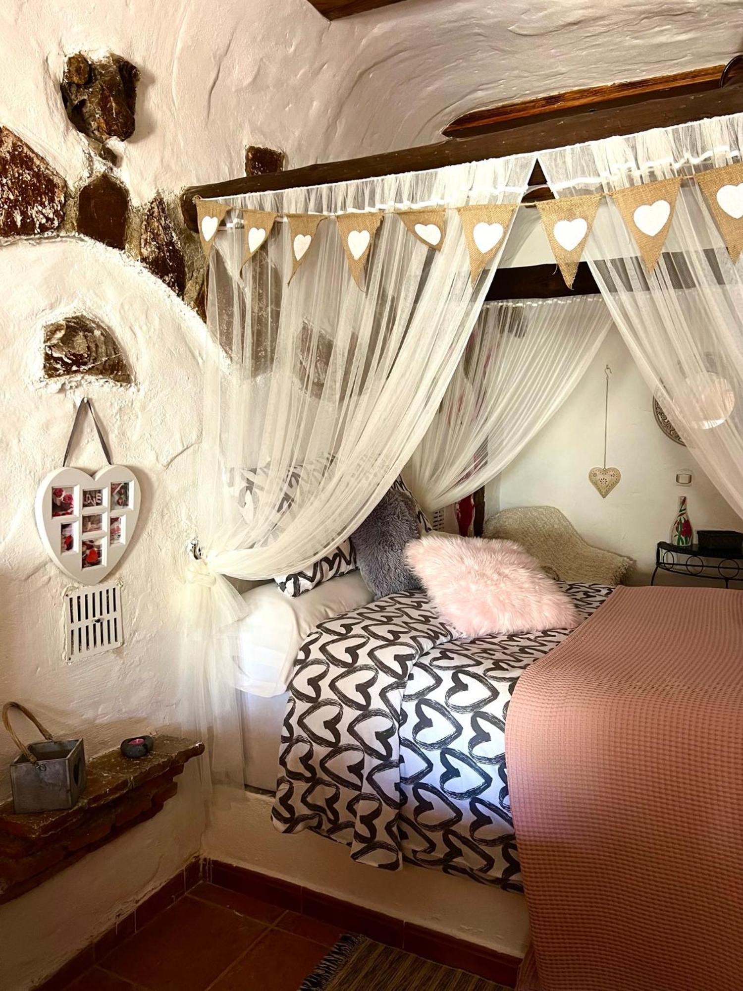 Cuevas De La Paz - Cave House Holidays Лос-Каррионес Номер фото